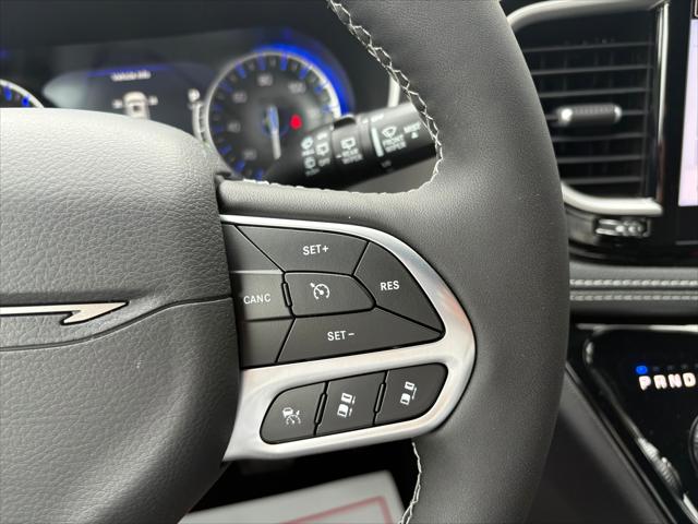 2027 Chrysler Pacifica Select AWD