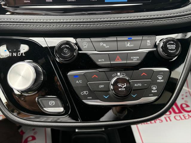 2027 Chrysler Pacifica Select AWD