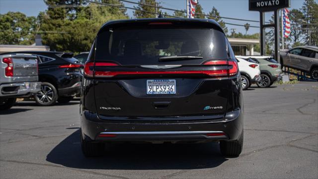 2024 Chrysler Pacifica Hybrid Select