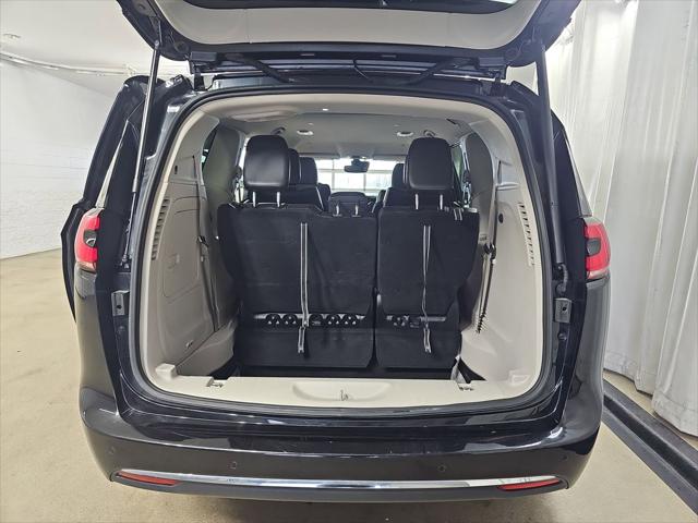 2023 Chrysler Pacifica Hybrid Touring L