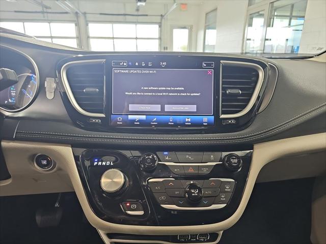 2023 Chrysler Pacifica Hybrid Touring L