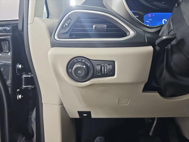 2023 Chrysler Pacifica Hybrid Touring L