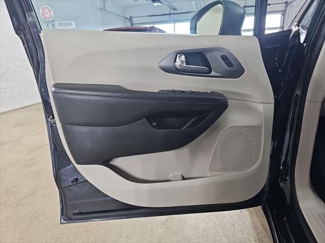 2023 Chrysler Pacifica Hybrid Touring L
