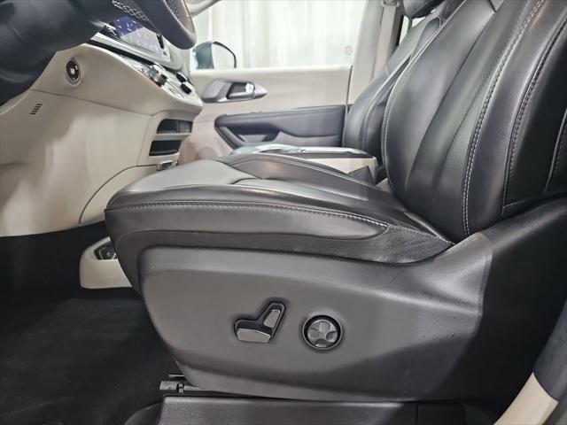 2023 Chrysler Pacifica Hybrid Touring L