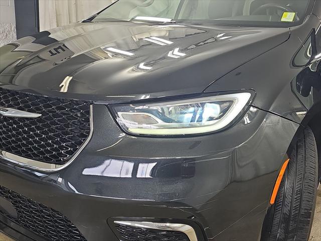 2023 Chrysler Pacifica Hybrid Touring L