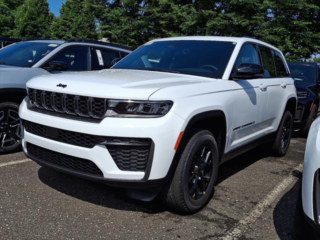 2026 Jeep Grand Cherokee GRAND CHEROKEE LAREDO ALTITUDE 4X4 2026 Jeep Grand Cherokee GRAND CHEROKEE LAREDO ALTITUDE 4X4