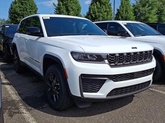 2026 Jeep Grand Cherokee GRAND CHEROKEE LAREDO ALTITUDE 4X4 2026 Jeep Grand Cherokee GRAND CHEROKEE LAREDO ALTITUDE 4X4