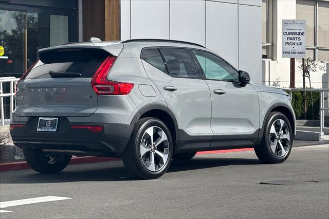 2026 Volvo XC40 Plus, B5 AWD Gas (mild hybrid), Dark