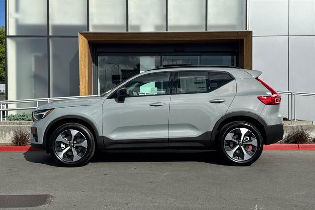 2026 Volvo XC40 Plus, B5 AWD Gas (mild hybrid), Dark