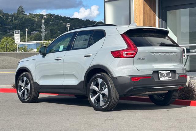 2026 Volvo XC40 Plus, B5 AWD Gas (mild hybrid), Dark