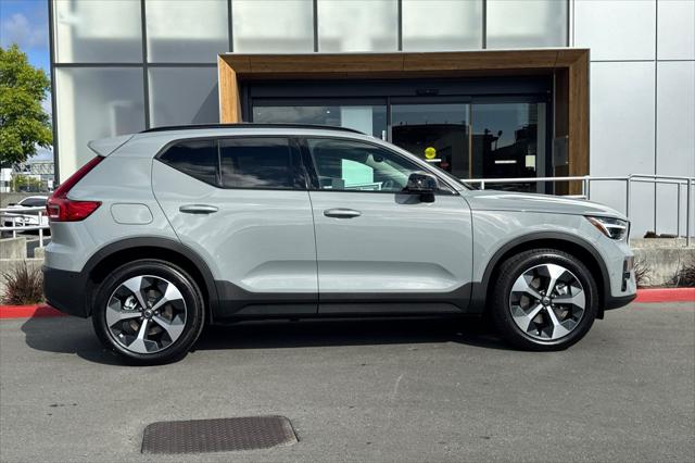 2026 Volvo XC40 Plus, B5 AWD Gas (mild hybrid), Dark