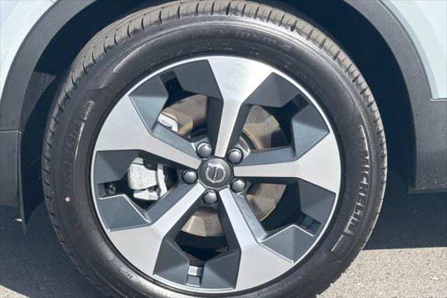 2026 Volvo XC40 Plus, B5 AWD Gas (mild hybrid), Dark