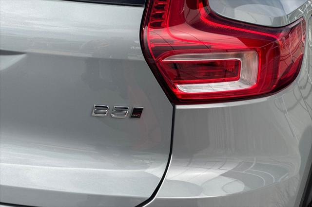 2026 Volvo XC40 Plus, B5 AWD Gas (mild hybrid), Dark