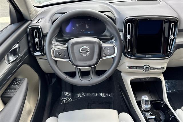 2026 Volvo XC40 Plus, B5 AWD Gas (mild hybrid), Dark