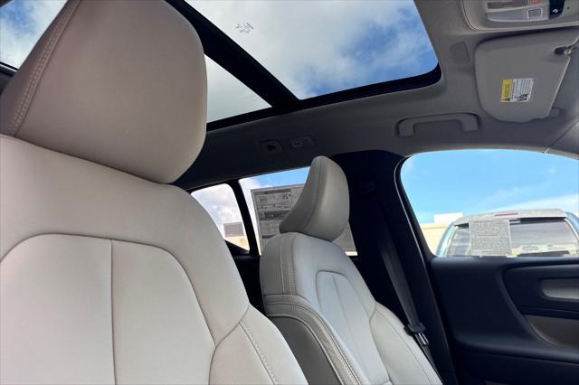 2026 Volvo XC40 Plus, B5 AWD Gas (mild hybrid), Dark