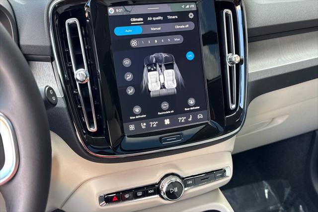 2026 Volvo XC40 Plus, B5 AWD Gas (mild hybrid), Dark
