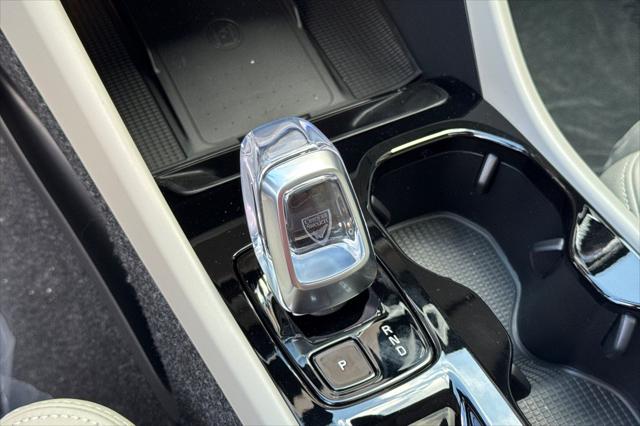 2026 Volvo XC40 Plus, B5 AWD Gas (mild hybrid), Dark