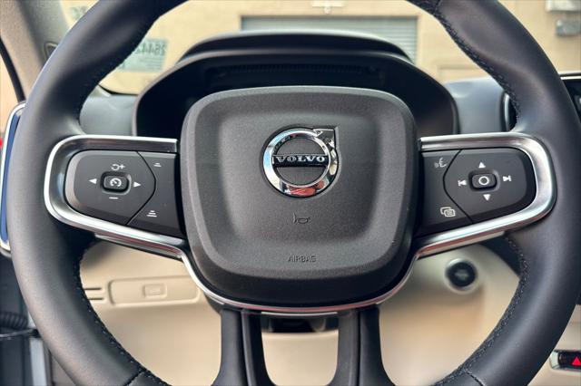 2026 Volvo XC40 Plus, B5 AWD Gas (mild hybrid), Dark
