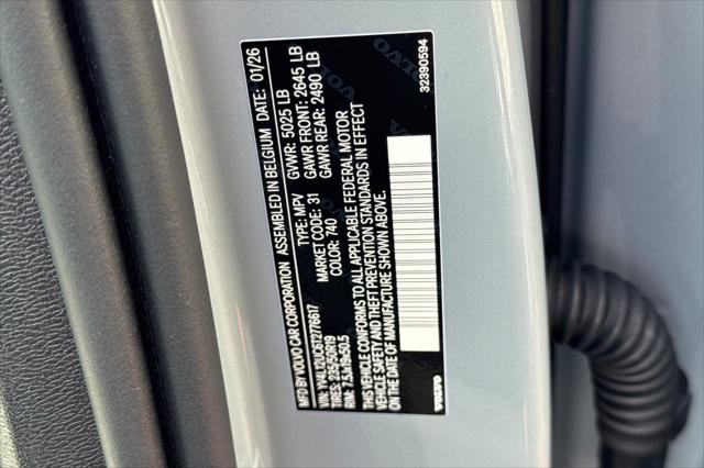 2026 Volvo XC40 Plus, B5 AWD Gas (mild hybrid), Dark