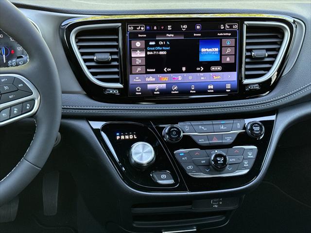 2027 Chrysler Pacifica Select