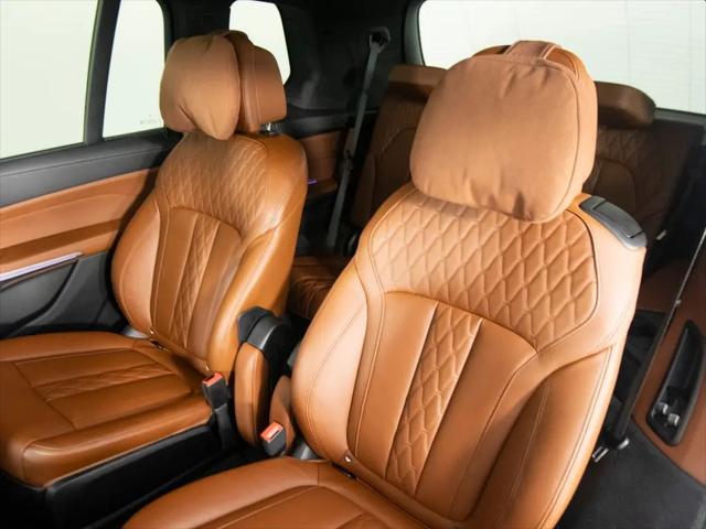 2025 BMW X7 M60i
