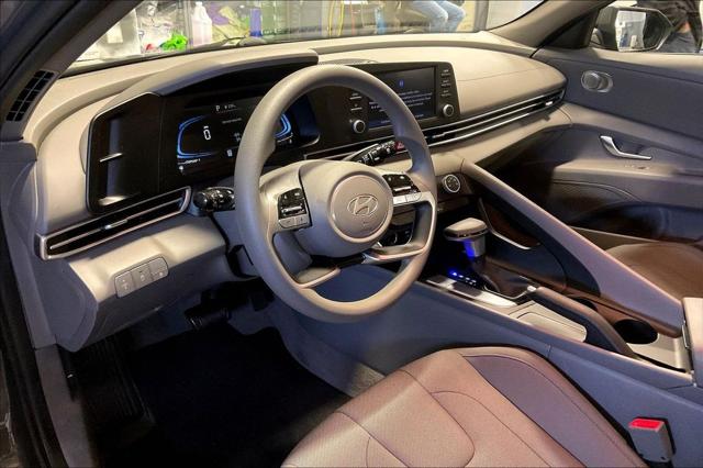 2024 Hyundai Elantra SE