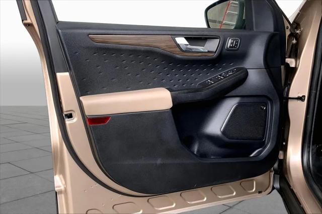 2020 Ford Escape Titanium Hybrid