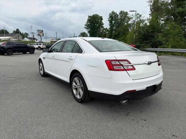 2016 Ford Taurus SE