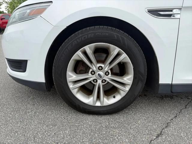 2016 Ford Taurus SE
