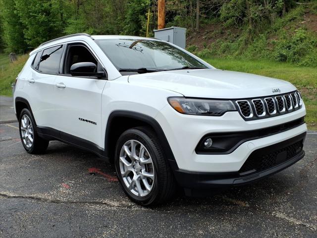 2024 Jeep Compass Latitude Lux FWD 2024 Jeep Compass Latitude Lux FWD