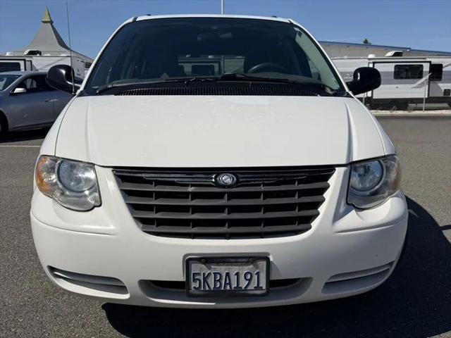 2005 Chrysler Town & Country LX