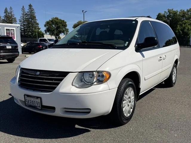 2005 Chrysler Town & Country LX