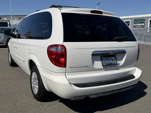 2005 Chrysler Town & Country LX