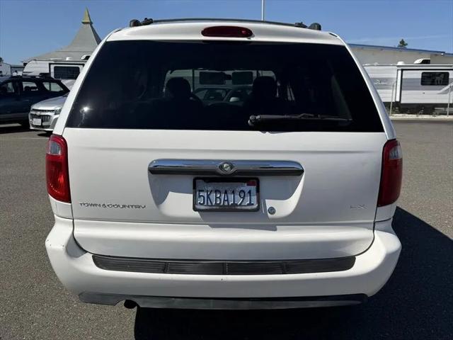 2005 Chrysler Town & Country LX
