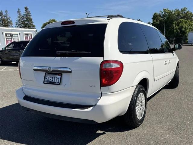 2005 Chrysler Town & Country LX