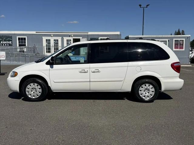 2005 Chrysler Town & Country LX