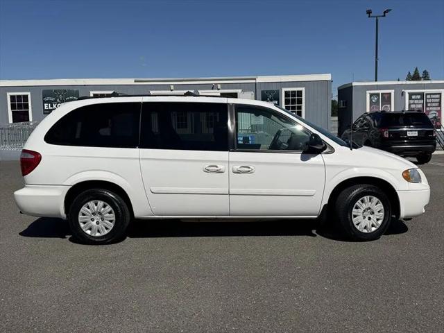 2005 Chrysler Town & Country LX