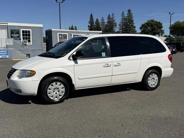 2005 Chrysler Town & Country LX