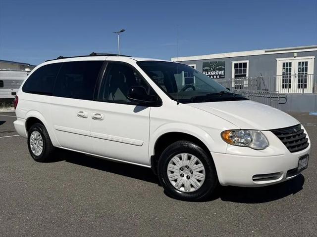 2005 Chrysler Town & Country LX