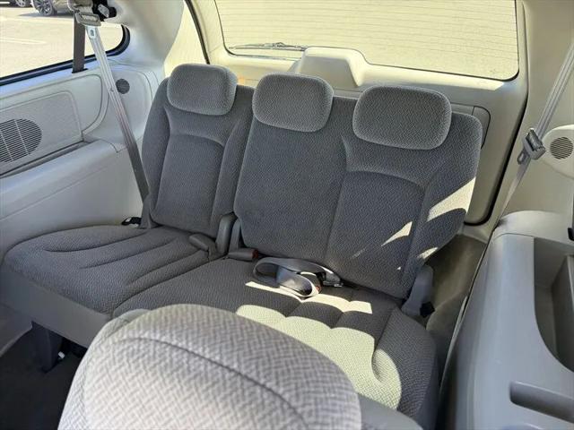 2005 Chrysler Town & Country LX