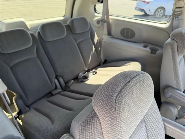 2005 Chrysler Town & Country LX