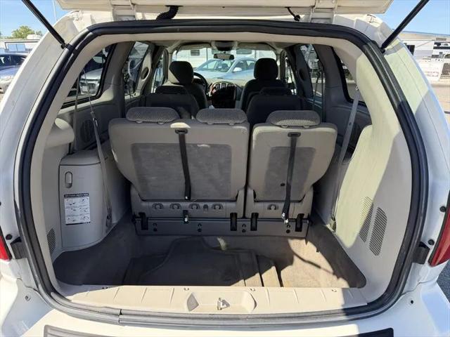 2005 Chrysler Town & Country LX