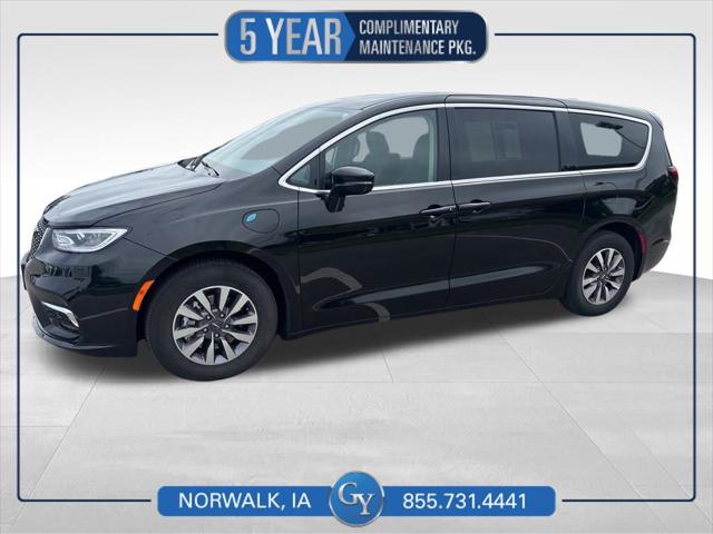 2024 Chrysler Pacifica Hybrid Select for sale in Norwalk, IA