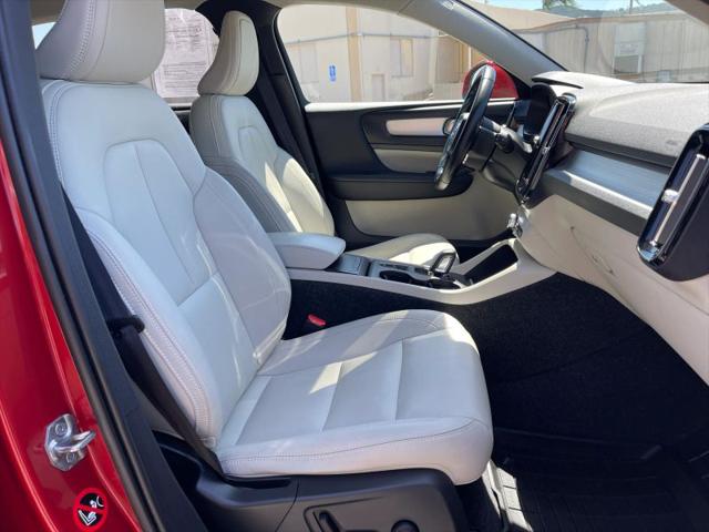 2019 Volvo XC40 T4 Momentum