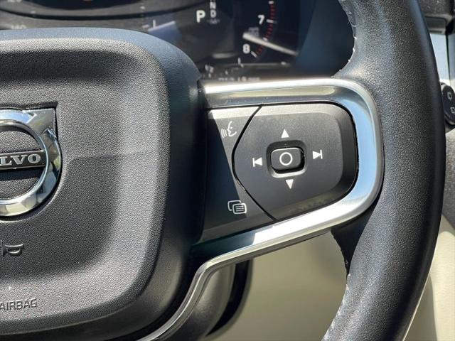 2019 Volvo XC40 T4 Momentum