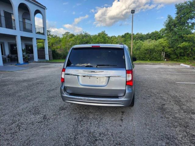 2016 Chrysler Town & Country Touring