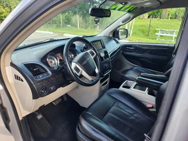2016 Chrysler Town & Country Touring