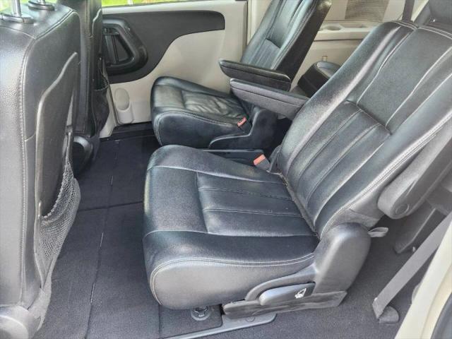 2016 Chrysler Town & Country Touring