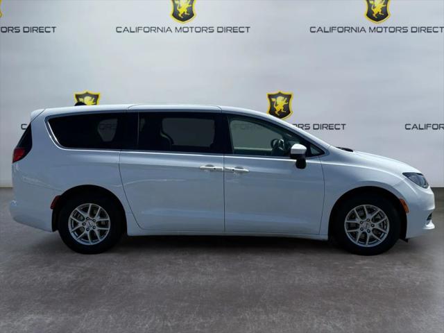 2022 Chrysler Voyager LX