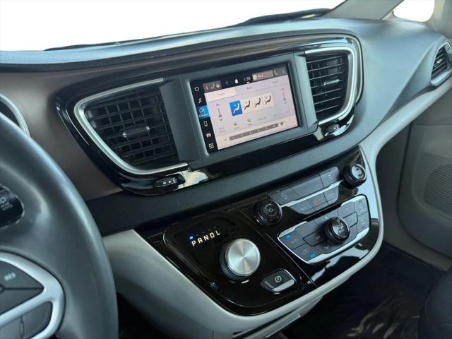 2022 Chrysler Voyager LX